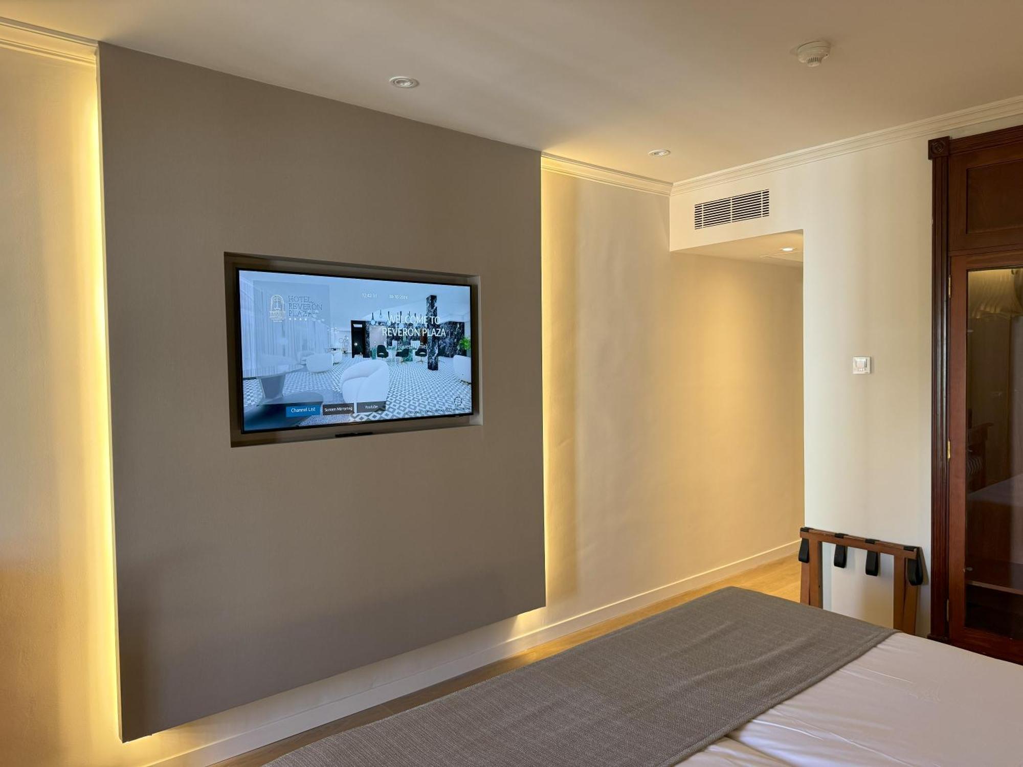 Hotel Reveron Plaza ลอส กริสเตียนอส ภายนอก รูปภาพ
