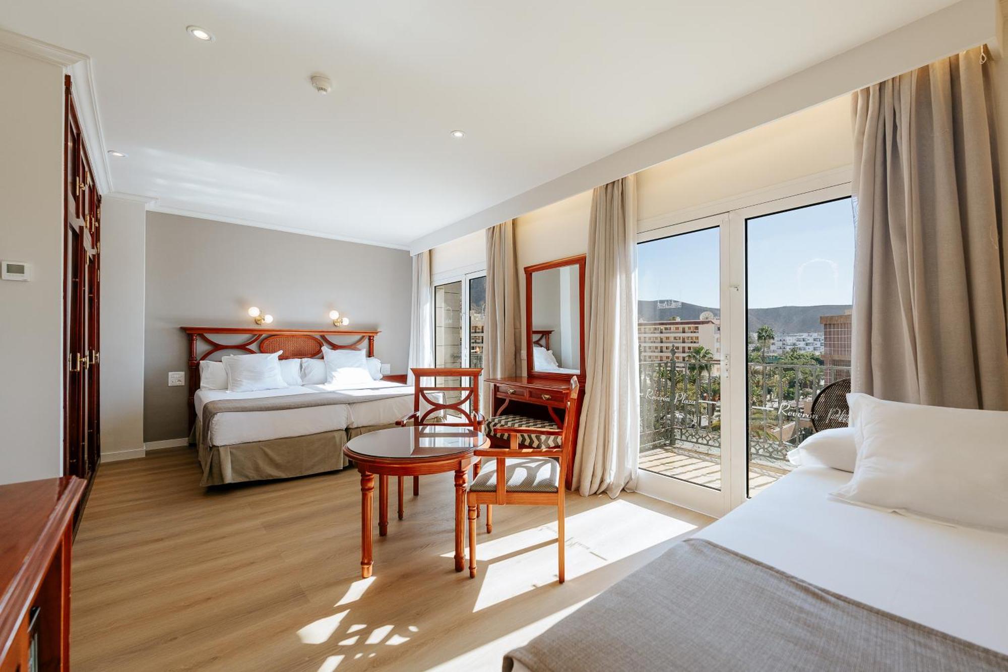 Hotel Reveron Plaza ลอส กริสเตียนอส ภายนอก รูปภาพ