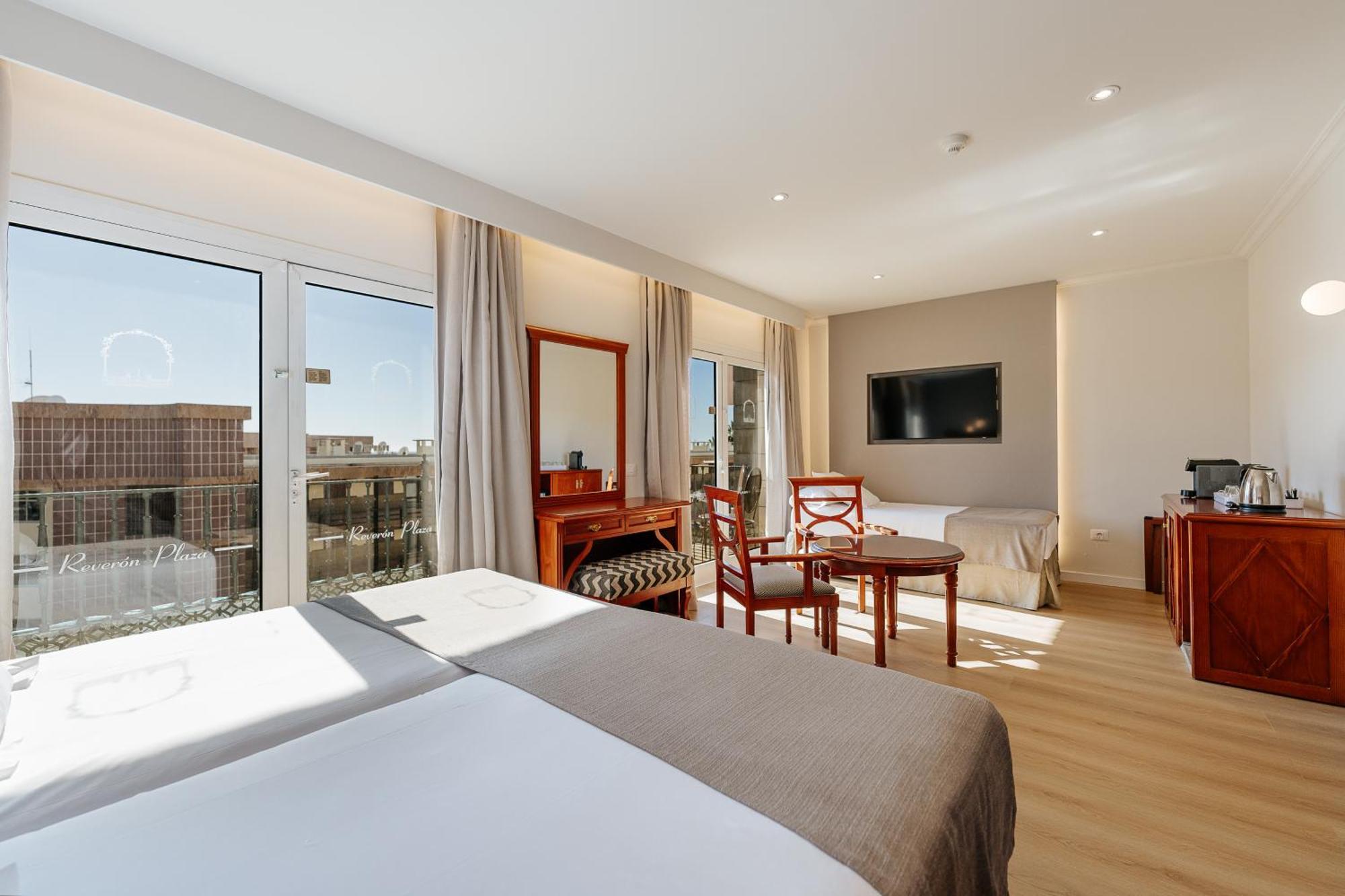 Hotel Reveron Plaza ลอส กริสเตียนอส ภายนอก รูปภาพ