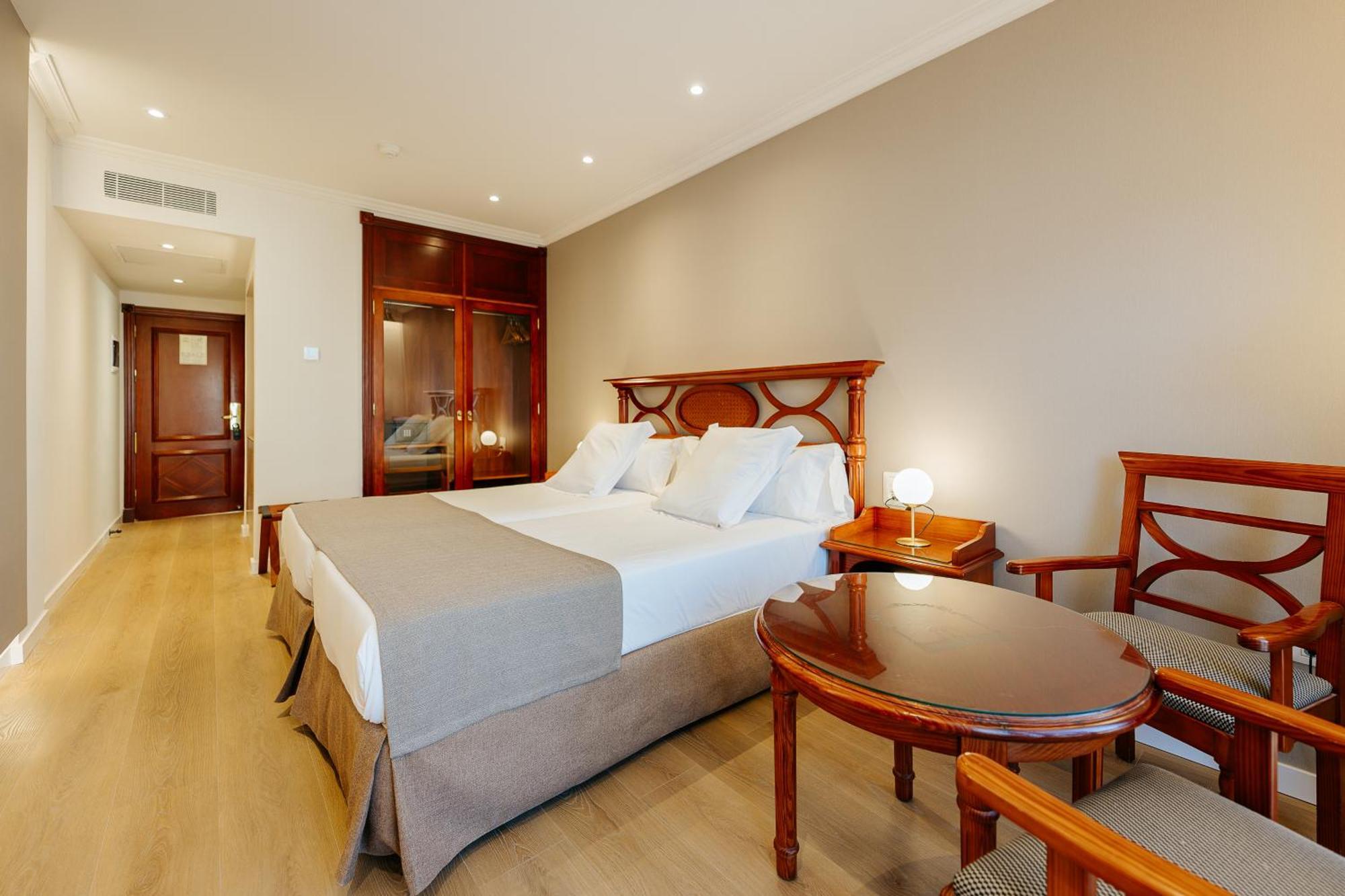 Hotel Reveron Plaza ลอส กริสเตียนอส ภายนอก รูปภาพ